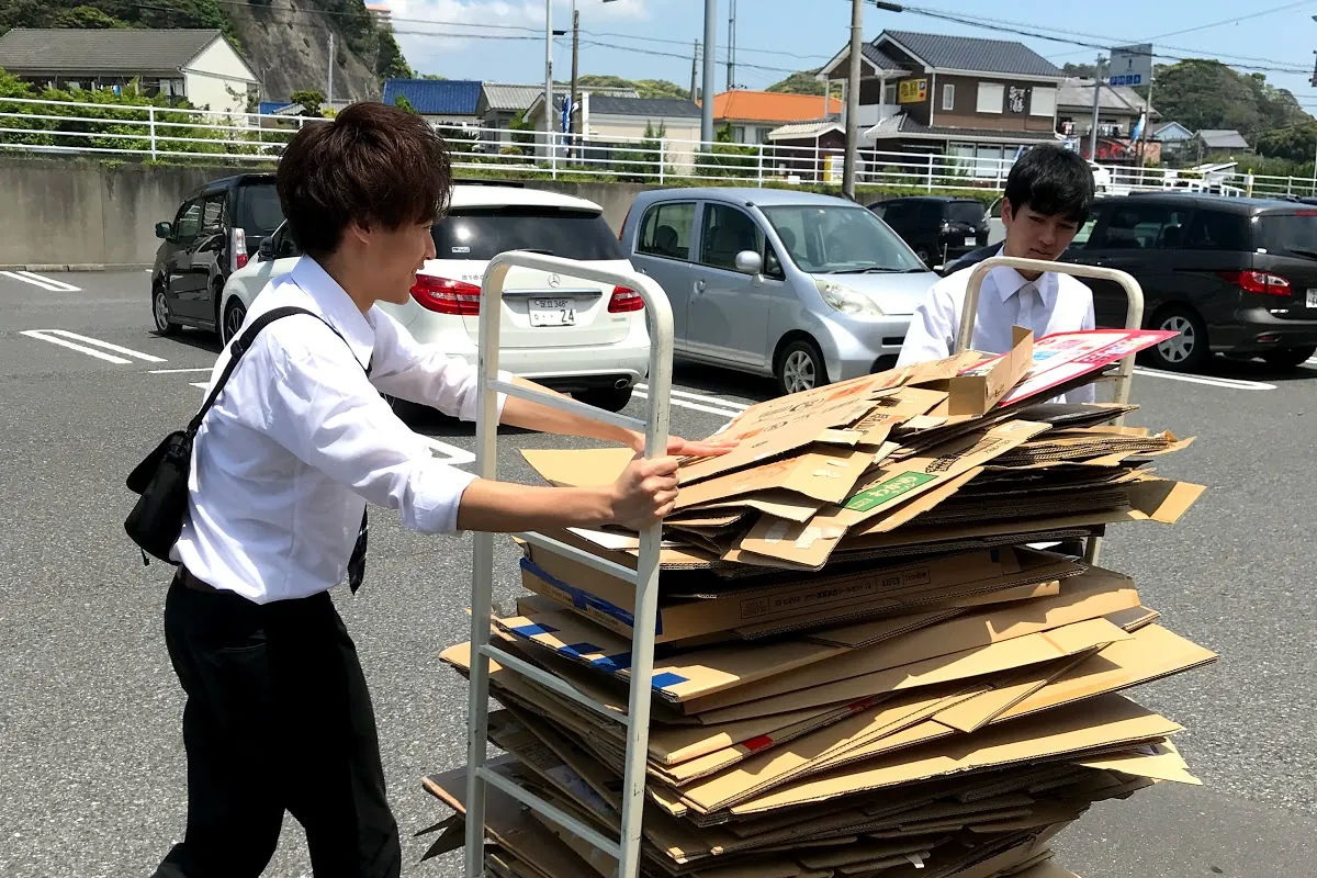 2019 段ボールを運ぶ準備
